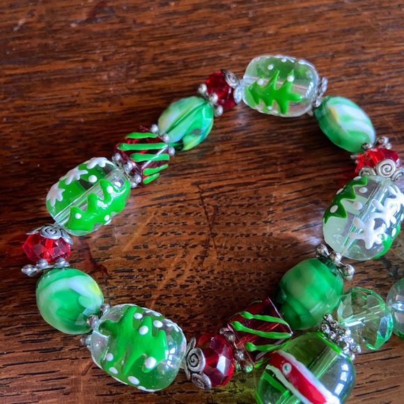 5 CHRISTMAS BRACELETS- GLASS BEADS - Picture 3 of 6